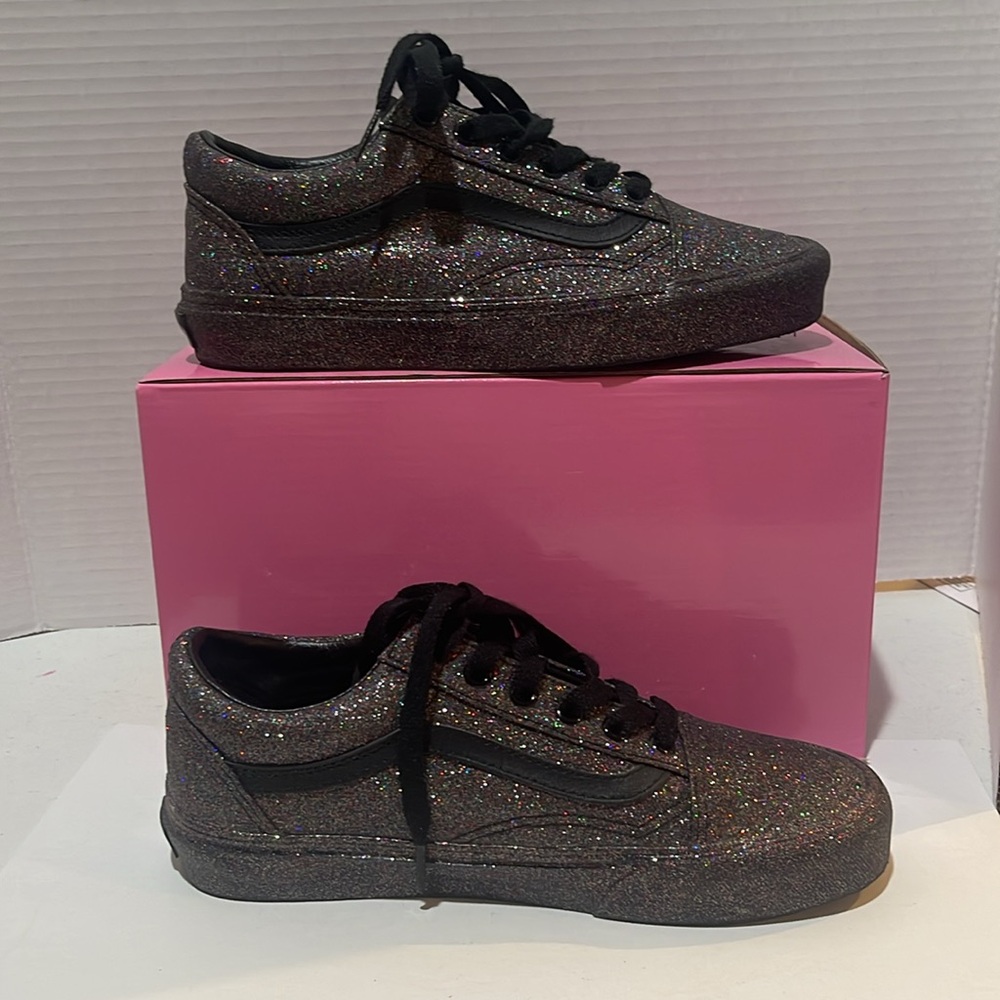 Vans - Picture 2 of 8